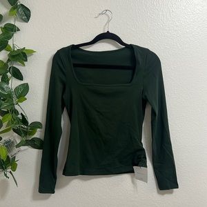 Green square neck long sleeve top — size M